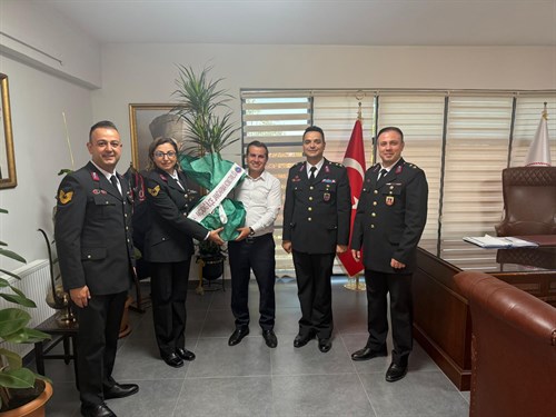 KAYMAKAMIMIZ SAYIN ADEM TOPACA'DAN GÖREV SÜRESİ SONA EREN JANDARMA PERSONELİNE BAŞARI BELGESİ TAKDİMİ